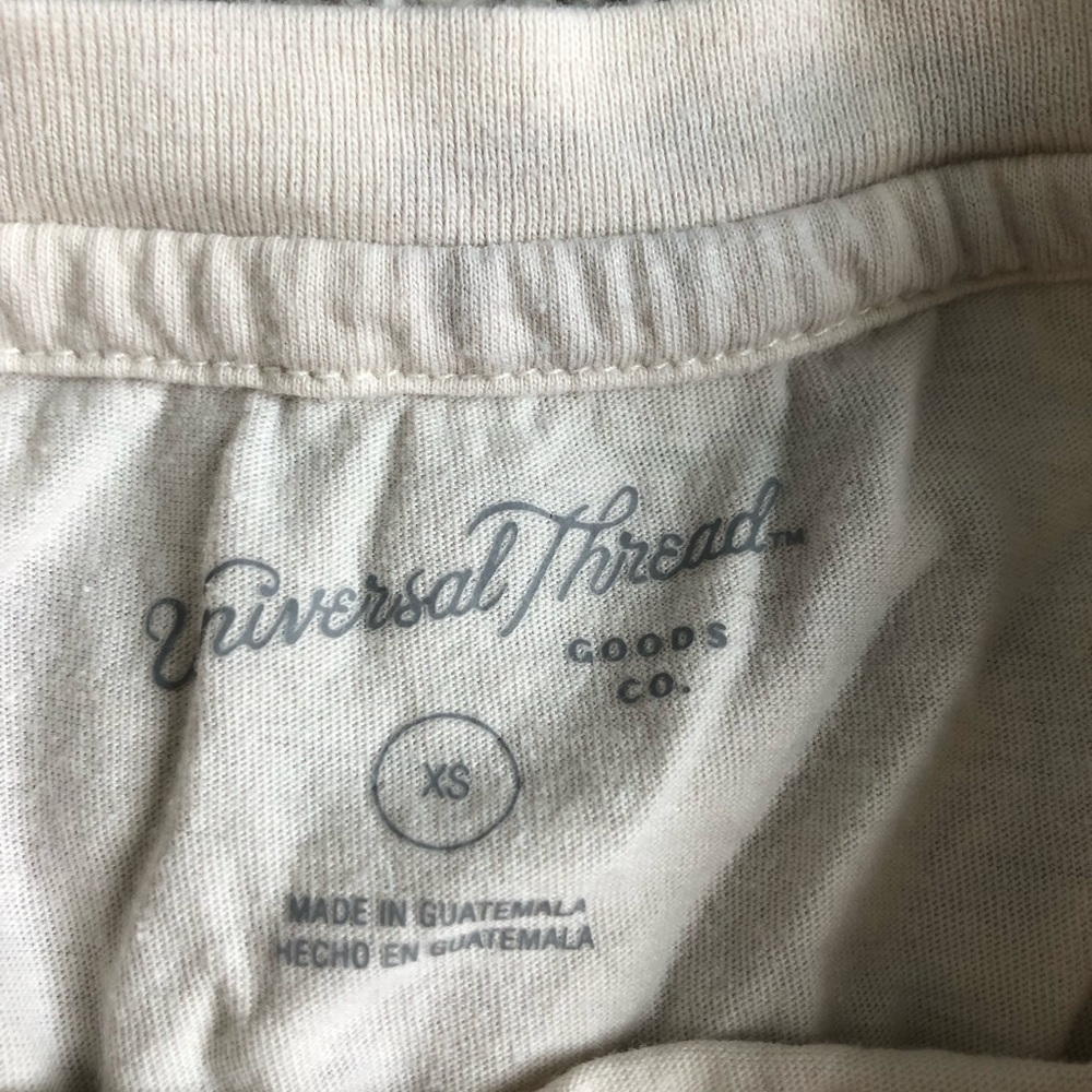 Universal Thread tee - Picture 2 of 3